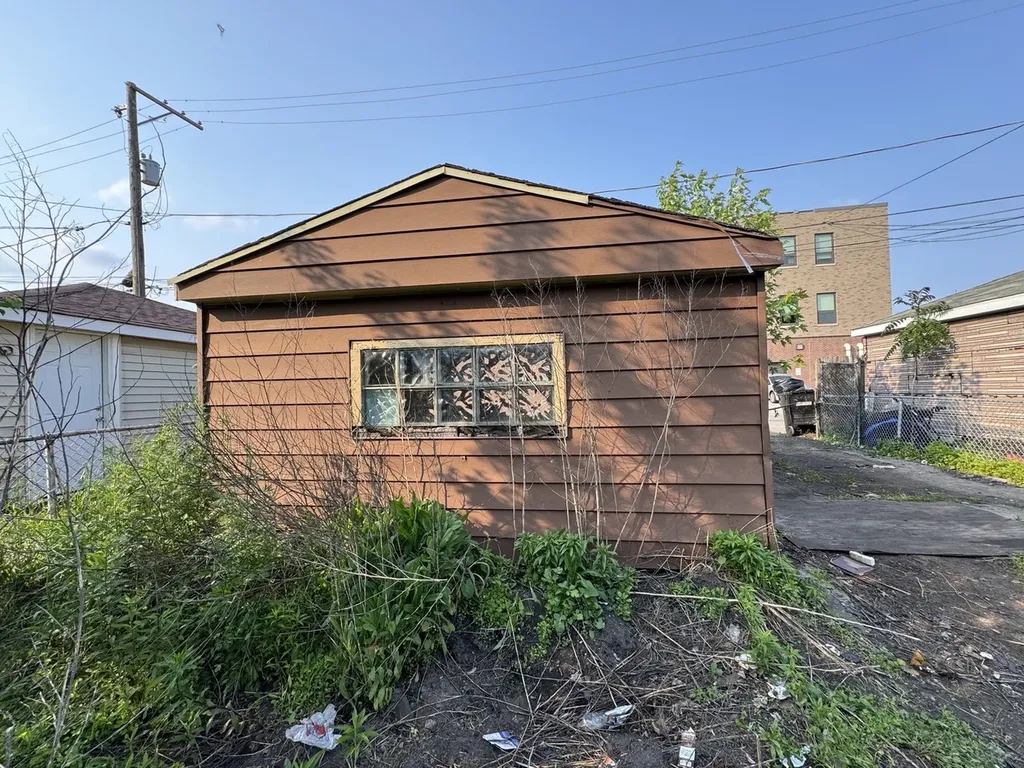 8371 South Baltimore Avenue Chicago IL 60617