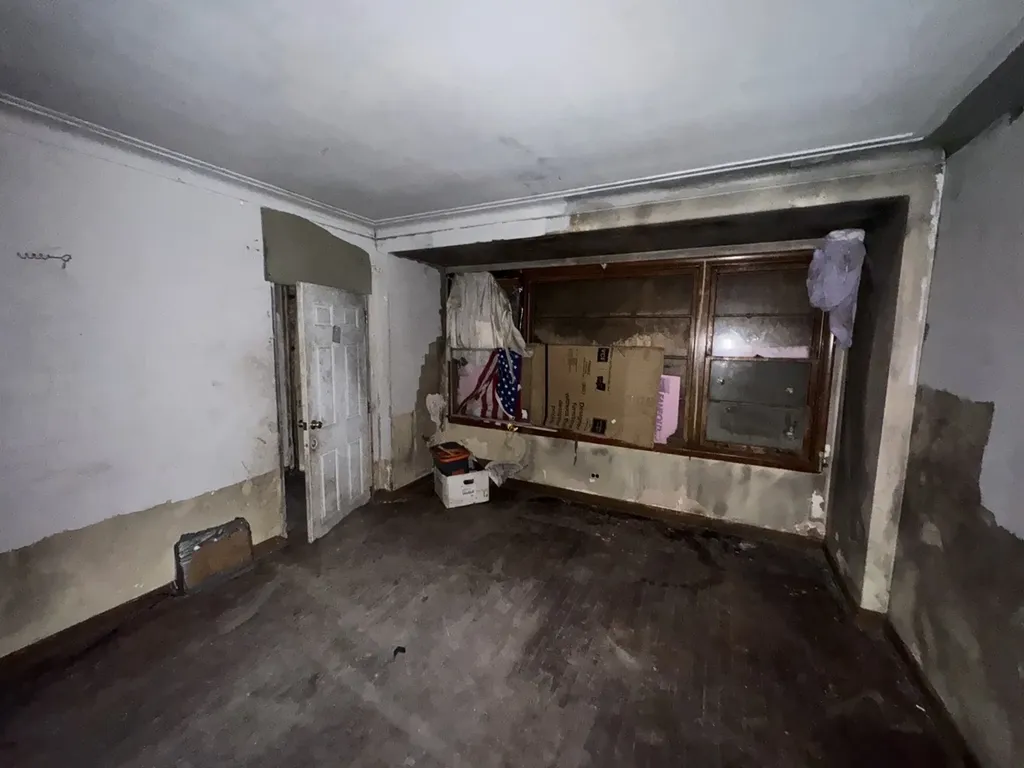 8371 South Baltimore Avenue Chicago IL 60617
