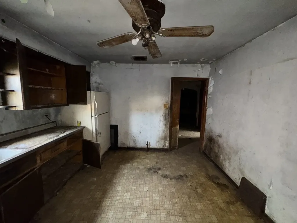 8371 South Baltimore Avenue Chicago IL 60617