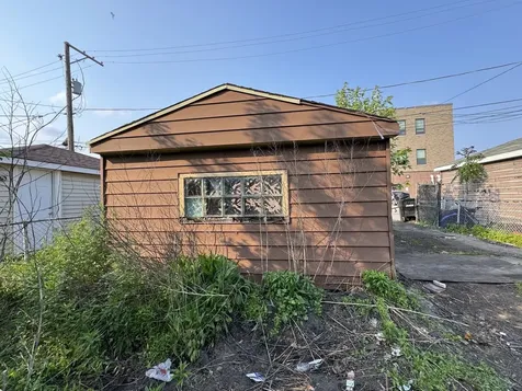 8371 South Baltimore Avenue Chicago IL 60617