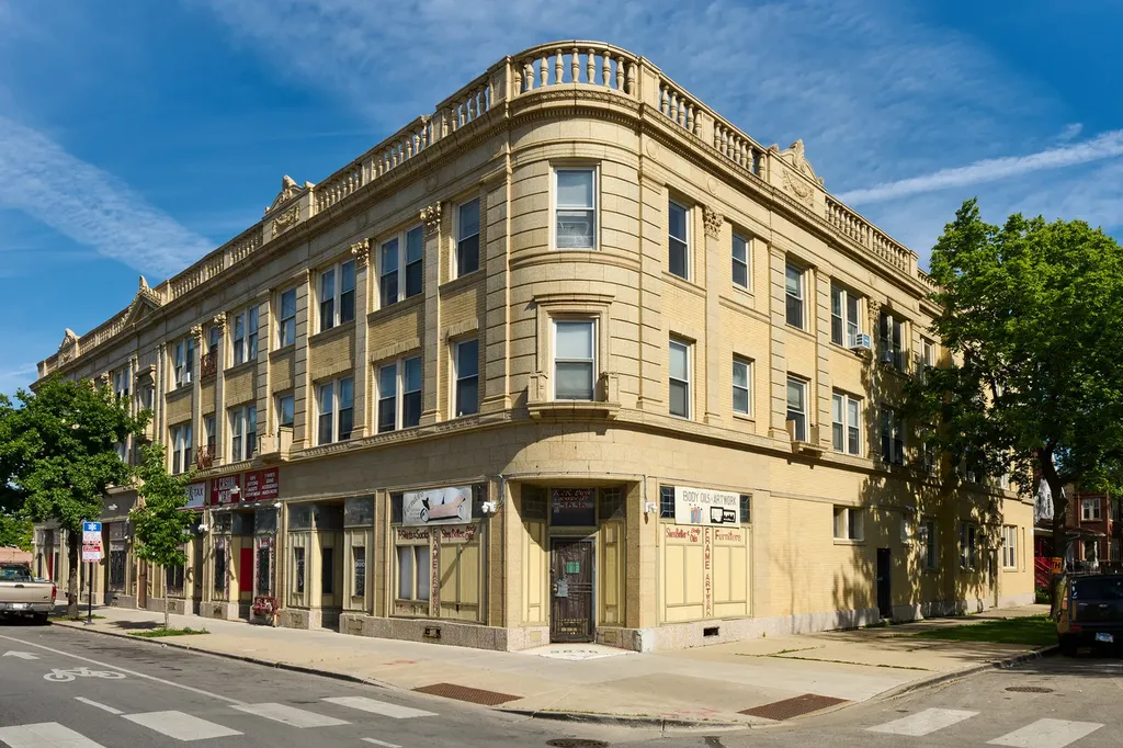 5636-48 West Division Street Chicago IL 60651
