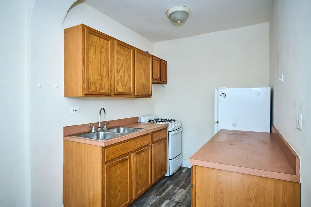 5636-48 West Division Street Chicago IL 60651
