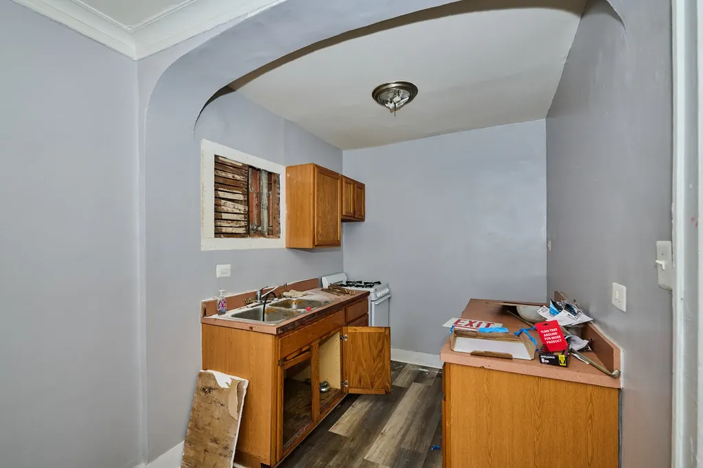 5636-48 West Division Street Chicago IL 60651