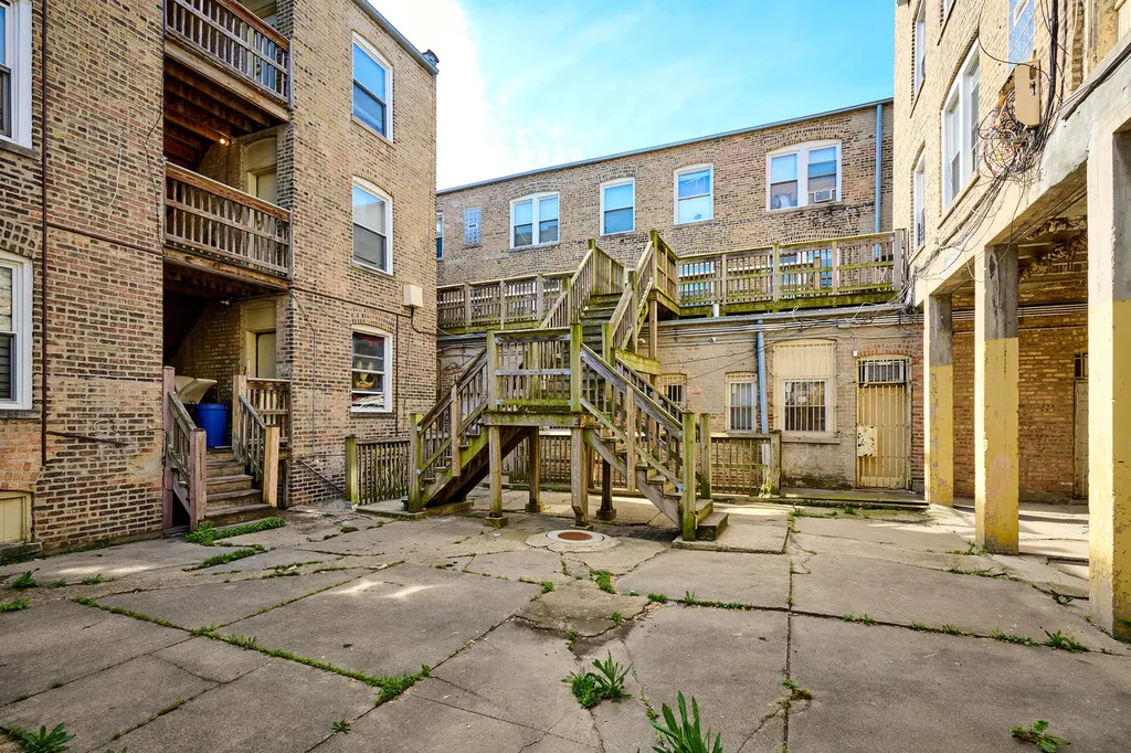 5636-48 West Division Street Chicago IL 60651