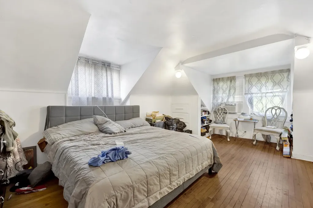 7515 South East End Avenue Chicago IL 60649