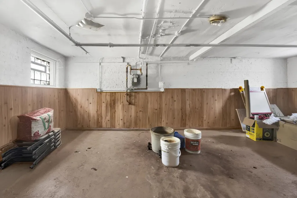 7515 South East End Avenue Chicago IL 60649