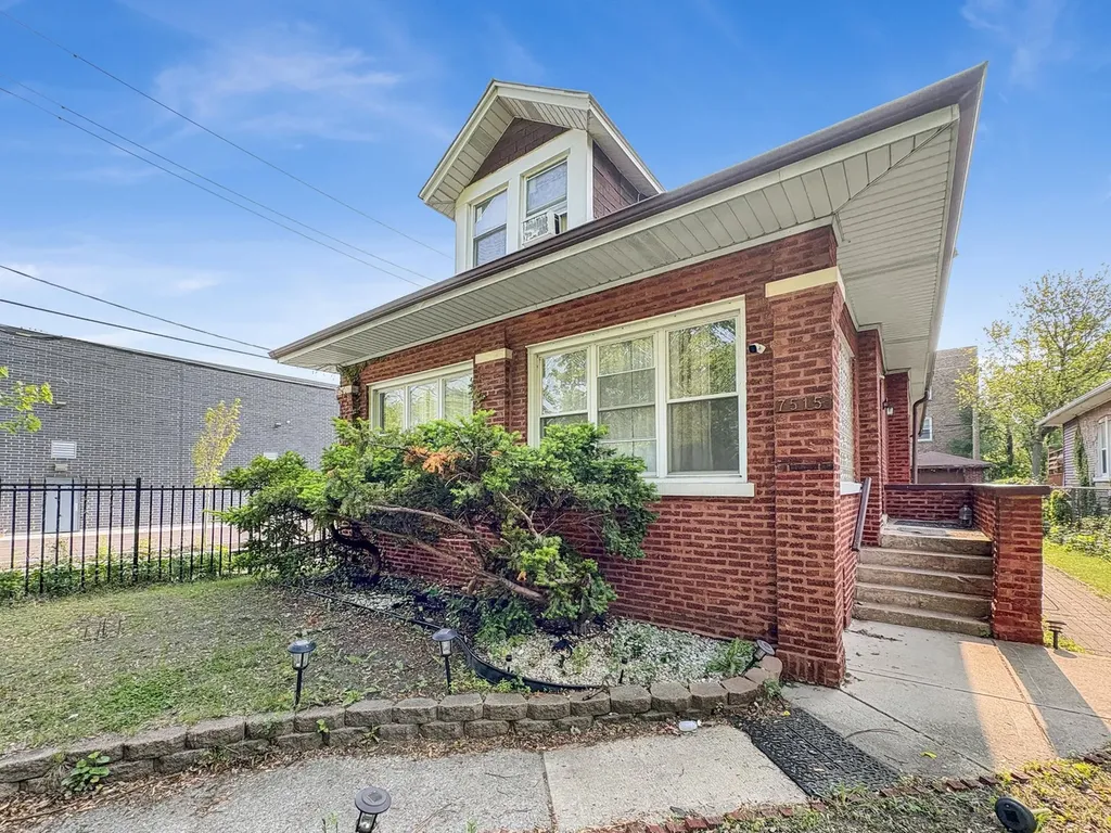 7515 South East End Avenue Chicago IL 60649