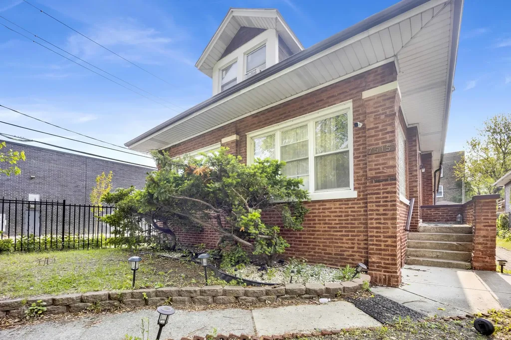 7515 South East End Avenue Chicago IL 60649