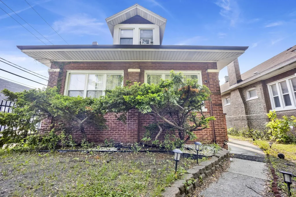 7515 South East End Avenue Chicago IL 60649