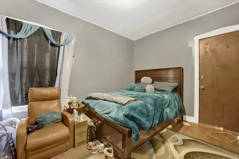 7515 South East End Avenue Chicago IL 60649