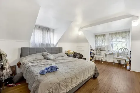 7515 South East End Avenue Chicago IL 60649