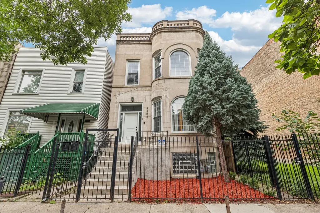 4308 West Adams Street Chicago IL 60624