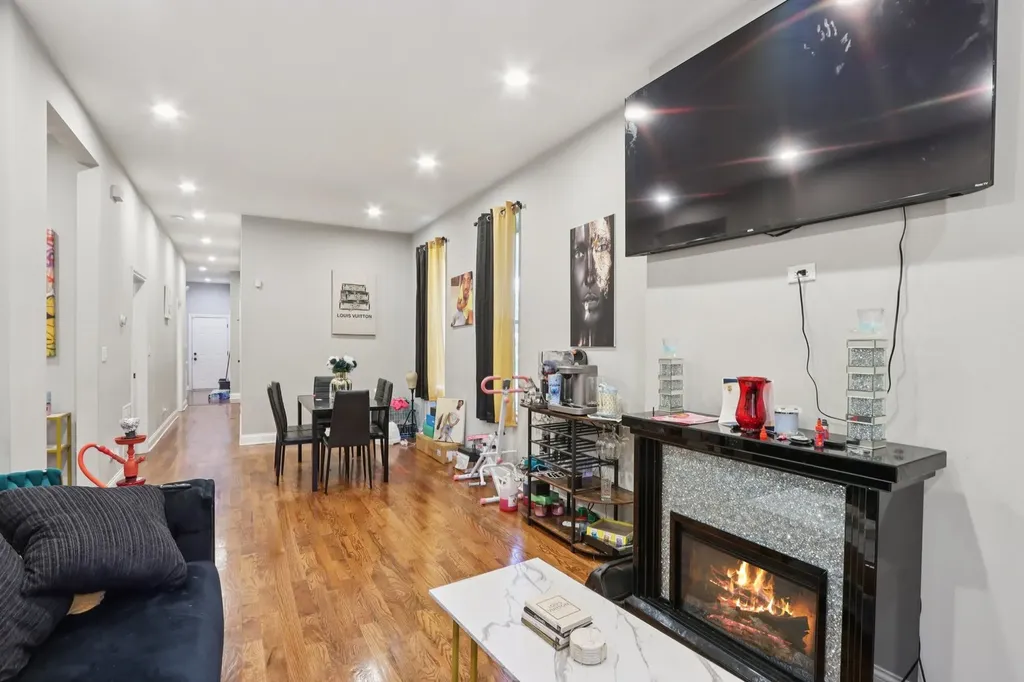 4308 West Adams Street Chicago IL 60624