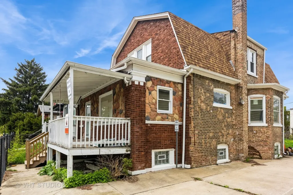 32 West 109th Place Chicago IL 60628
