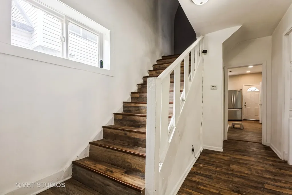 32 West 109th Place Chicago IL 60628