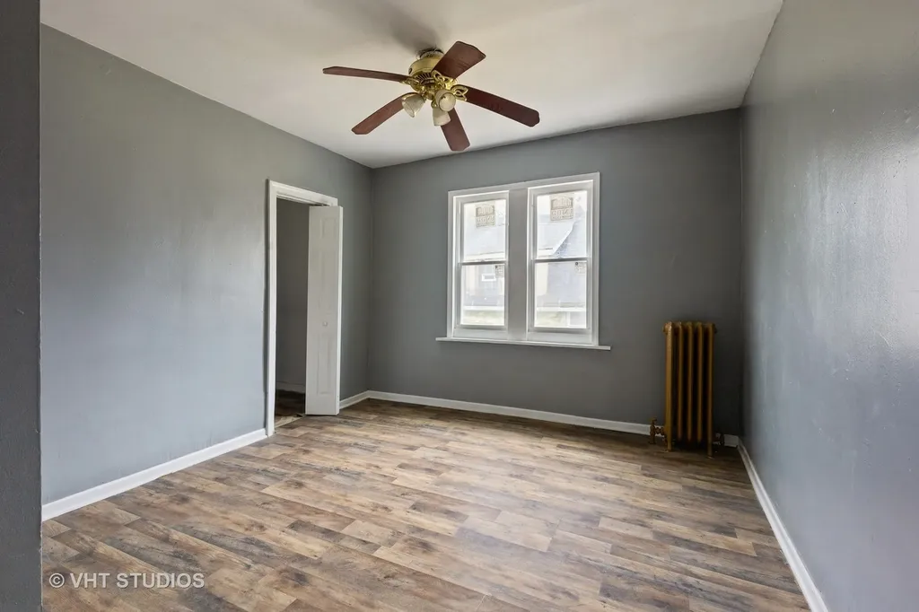 32 West 109th Place Chicago IL 60628