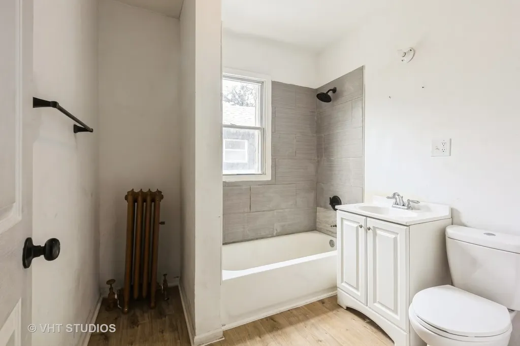 32 West 109th Place Chicago IL 60628