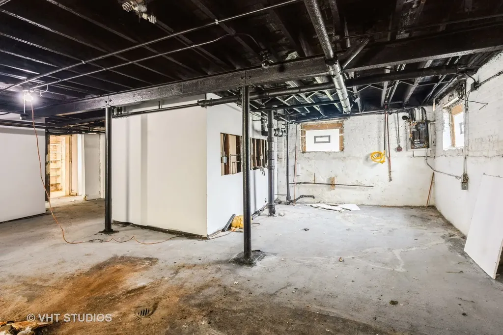 32 West 109th Place Chicago IL 60628
