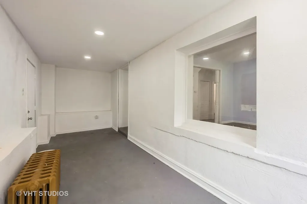 32 West 109th Place Chicago IL 60628