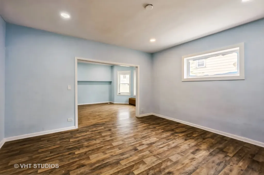 32 West 109th Place Chicago IL 60628