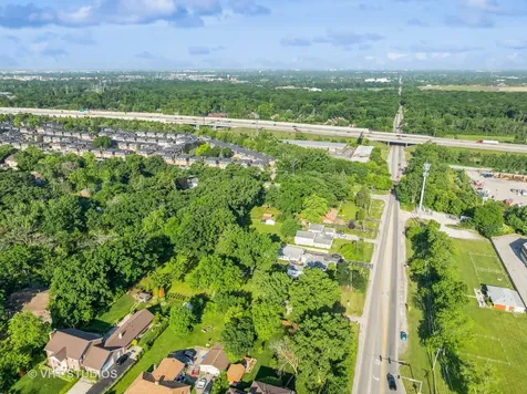 9517 West Central Road Des Plaines IL 60016