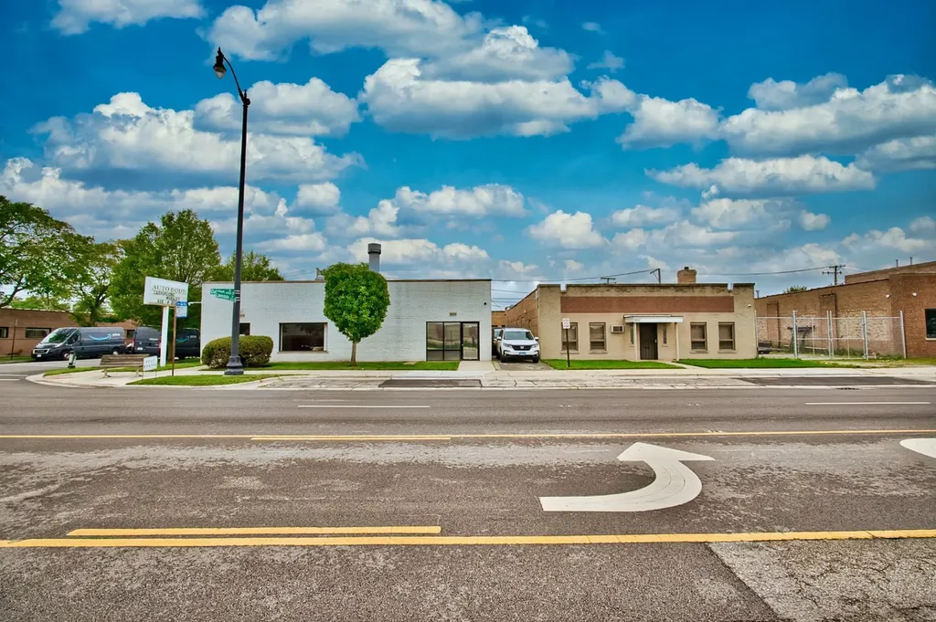 3650-3656 Oakton Street Skokie IL 60076