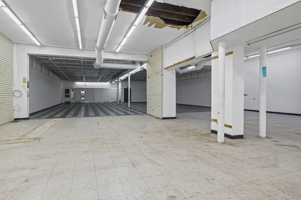 2833 West Cermak Road Chicago IL 60623