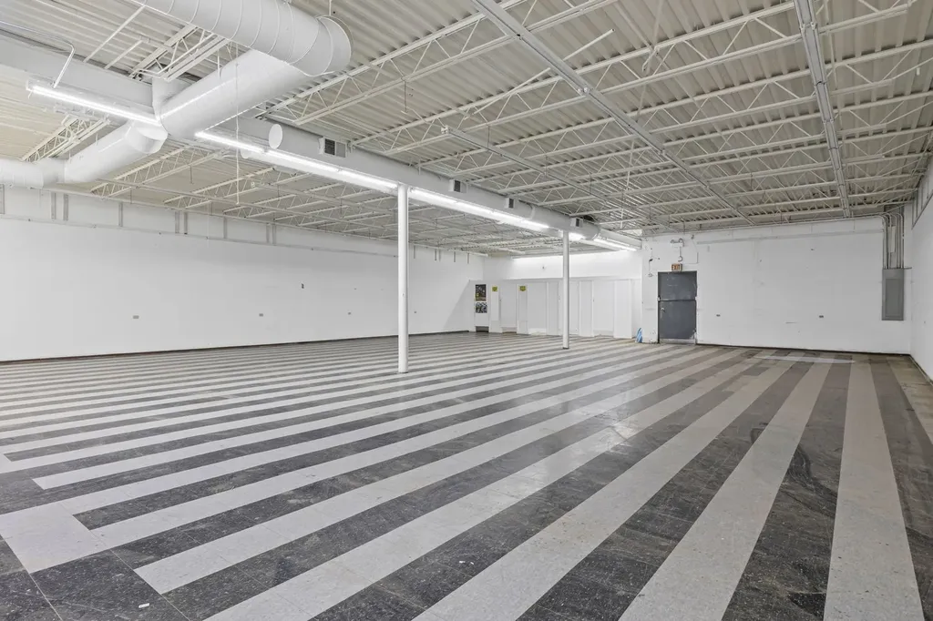 2833 West Cermak Road Chicago IL 60623