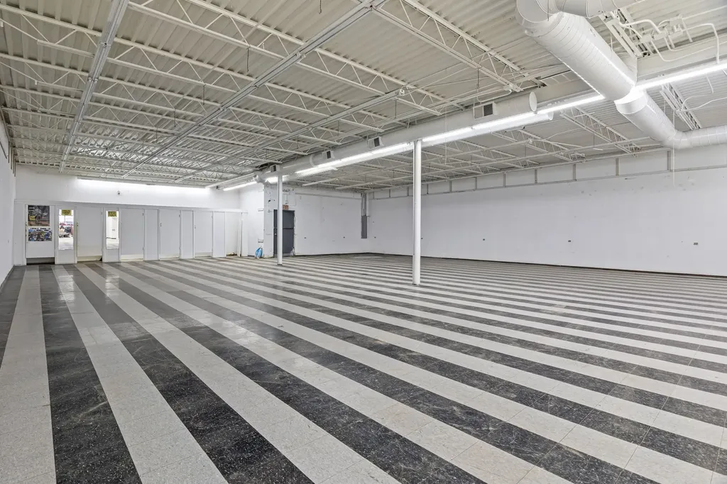 2833 West Cermak Road Chicago IL 60623