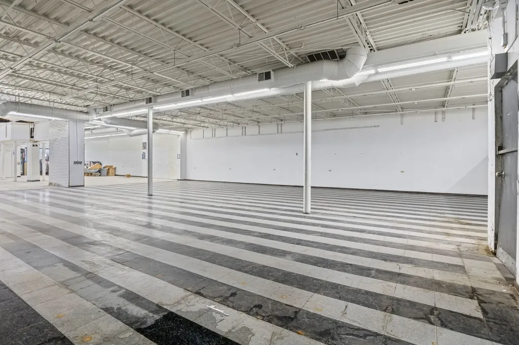 2833 West Cermak Road Chicago IL 60623