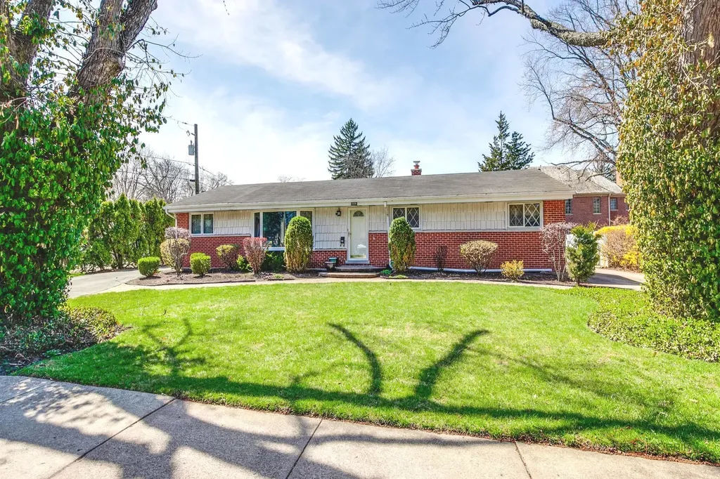 1004 Broadmoor Place Deerfield IL 60015