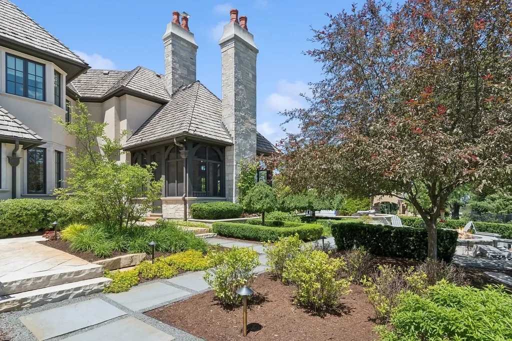 28W660 Perkins Court Naperville IL 60564