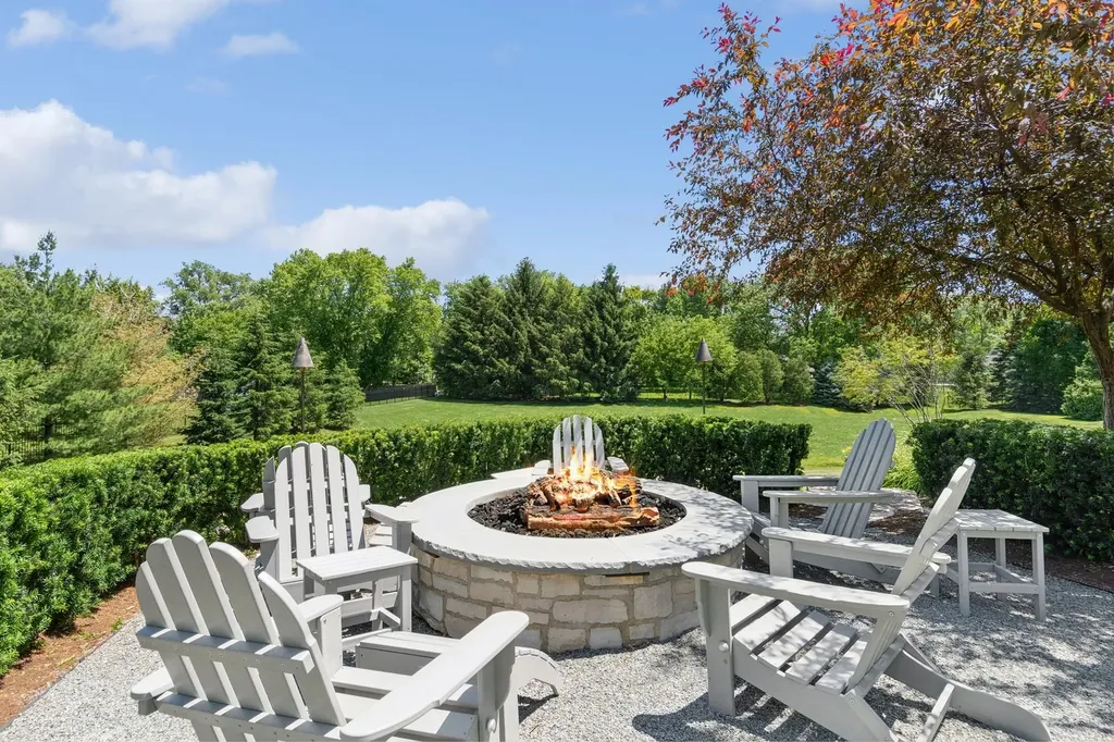 28W660 Perkins Court Naperville IL 60564