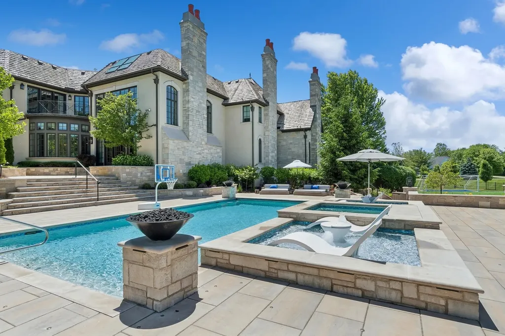 28W660 Perkins Court Naperville IL 60564