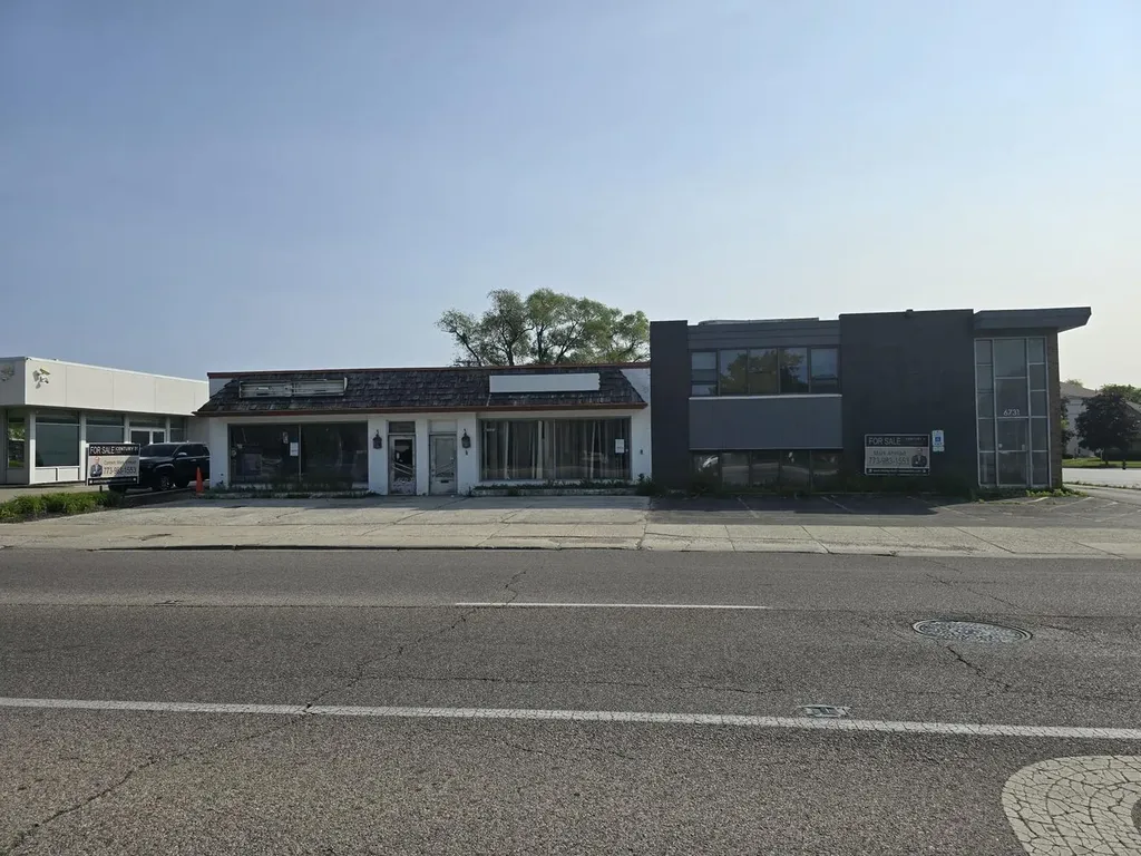 6731-6733 North Lincoln Avenue Lincolnwood IL 60712