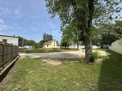 6 - 21 North 9th Street St. Charles IL 60174