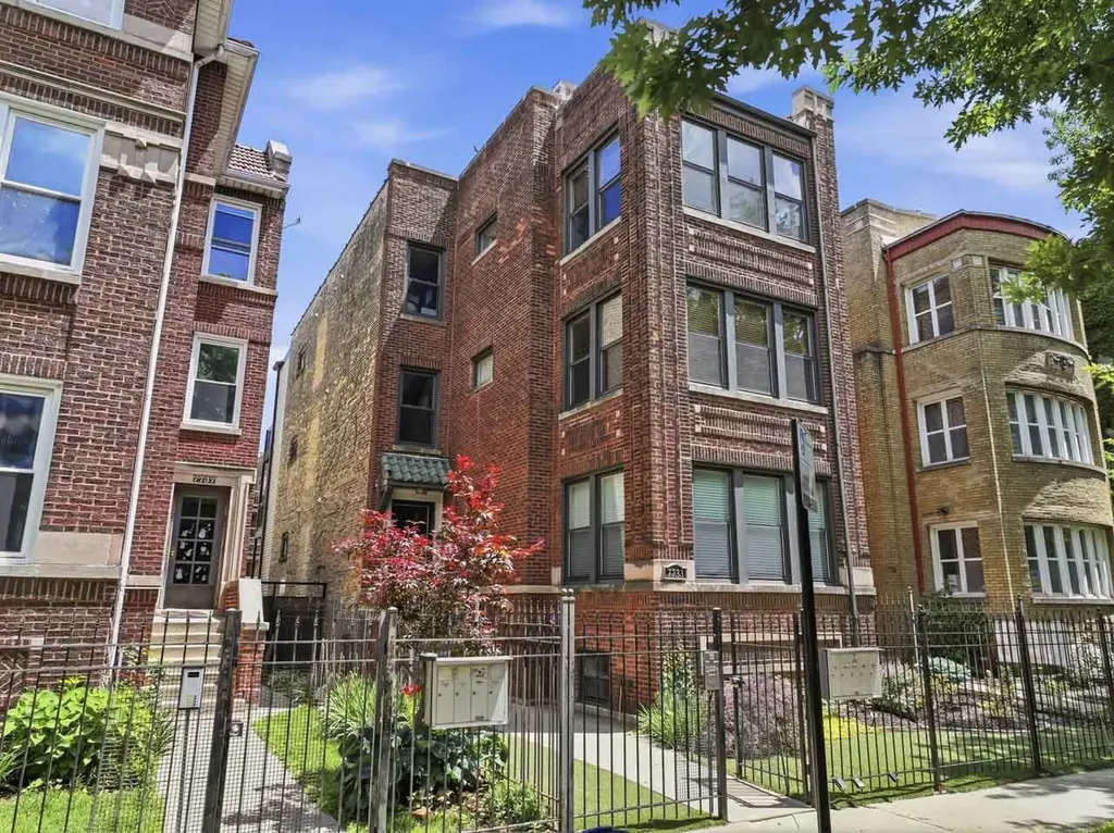 7733 North Marshfield Avenue Chicago IL 60626