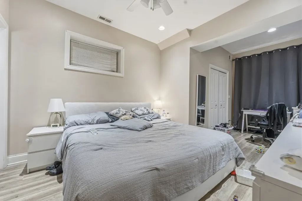 7733 North Marshfield Avenue Chicago IL 60626