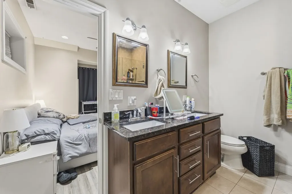 7733 North Marshfield Avenue Chicago IL 60626