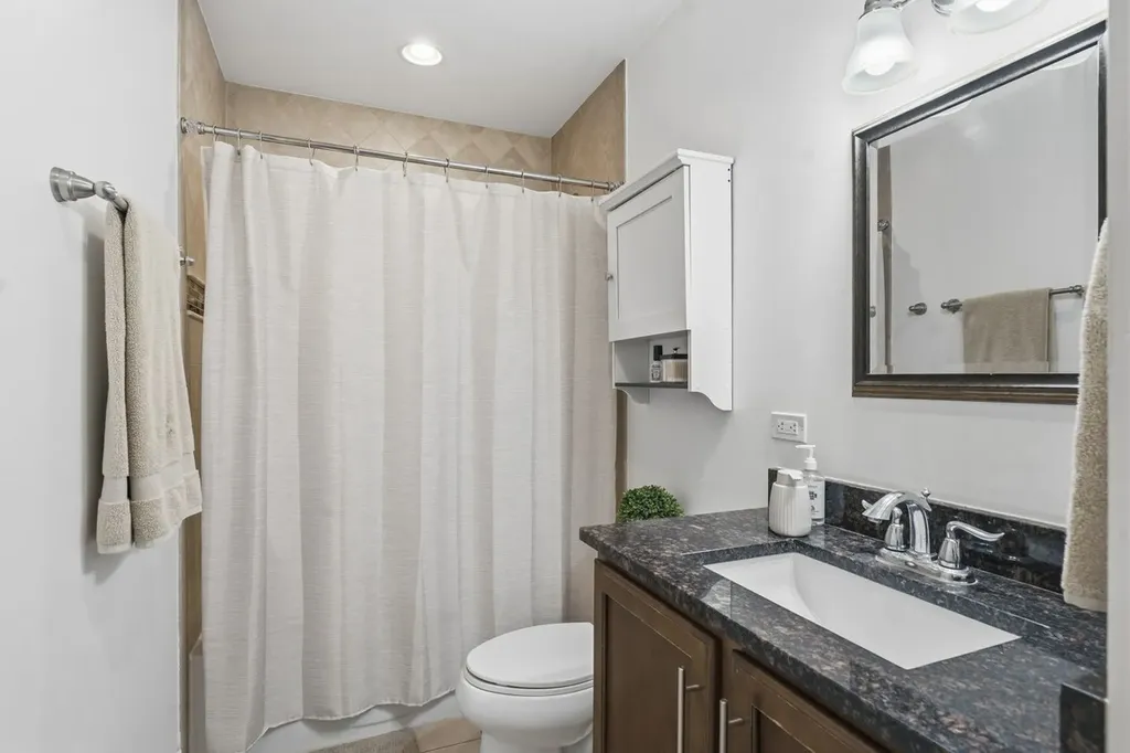 7733 North Marshfield Avenue Chicago IL 60626