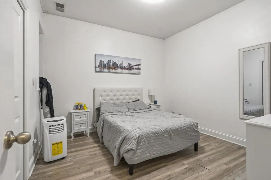 7733 North Marshfield Avenue Chicago IL 60626
