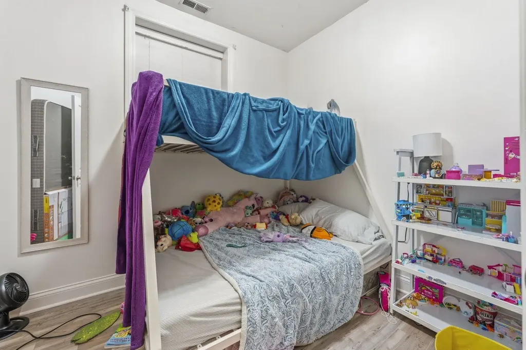 7733 North Marshfield Avenue Chicago IL 60626