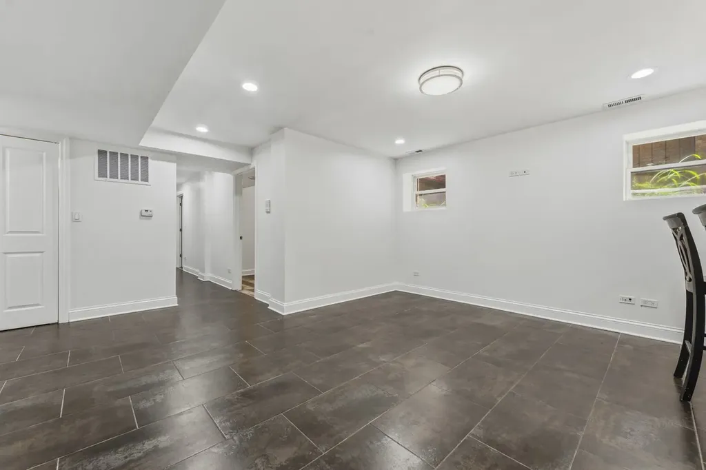 7733 North Marshfield Avenue Chicago IL 60626