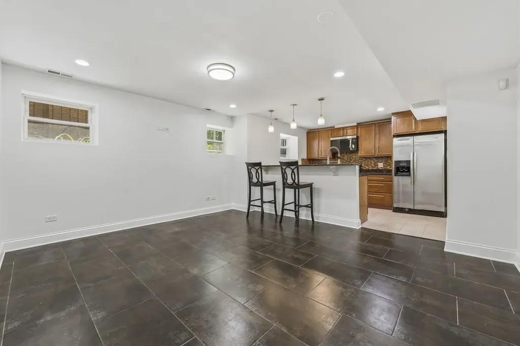 7733 North Marshfield Avenue Chicago IL 60626