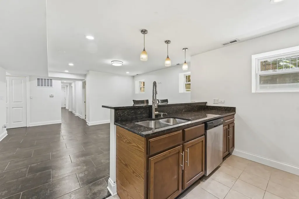 7733 North Marshfield Avenue Chicago IL 60626