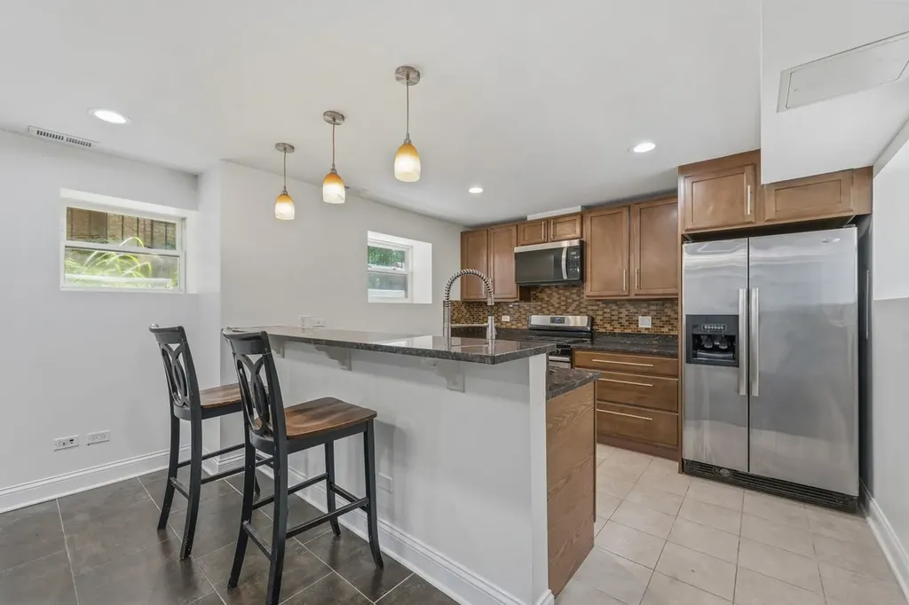 7733 North Marshfield Avenue Chicago IL 60626