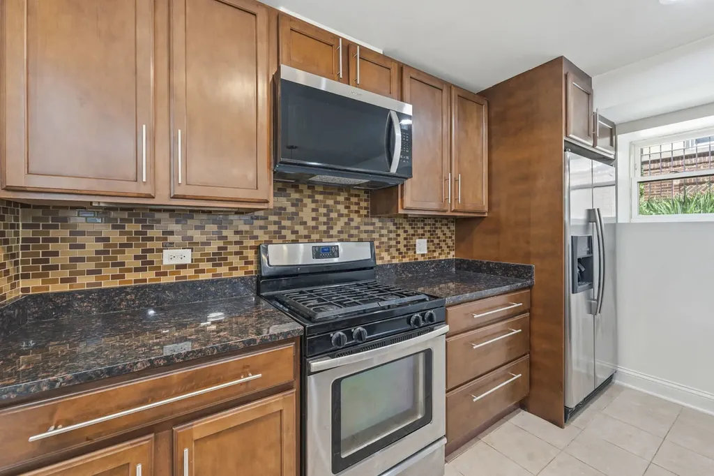 7733 North Marshfield Avenue Chicago IL 60626