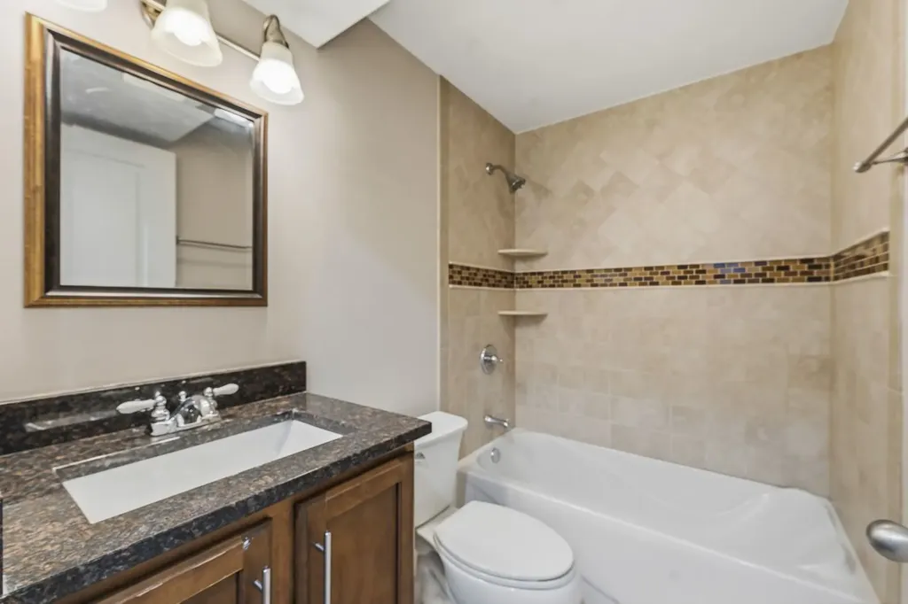7733 North Marshfield Avenue Chicago IL 60626