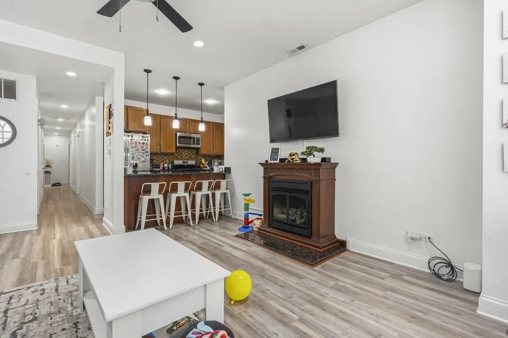 7733 North Marshfield Avenue Chicago IL 60626