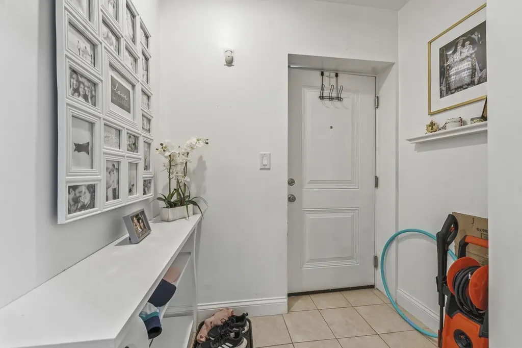 7733 North Marshfield Avenue Chicago IL 60626